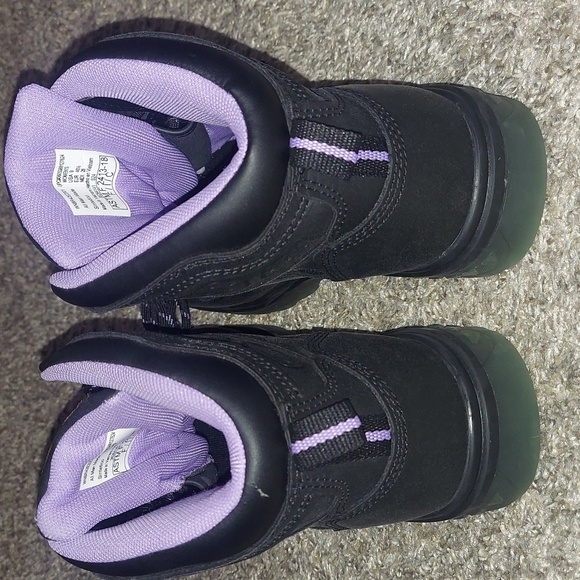 Strong boot shoes for women. - Picture 4 of 4